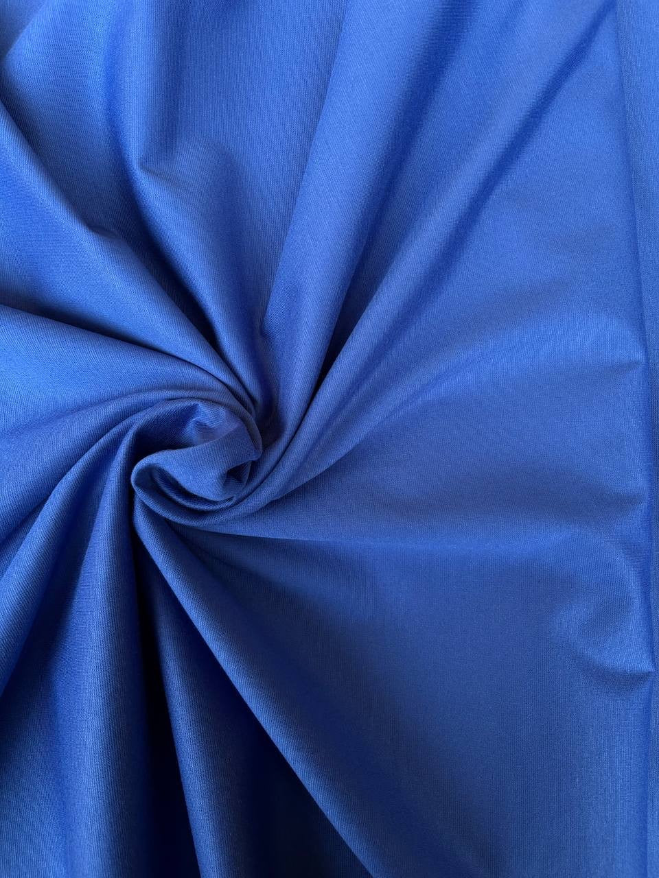 Tessuto Punto Milano blu elettrico, maglia elasticizzata 300 g/m² in viscosa, nylon ed elastan, ideale per gonne, giacche e pantaloni eleganti