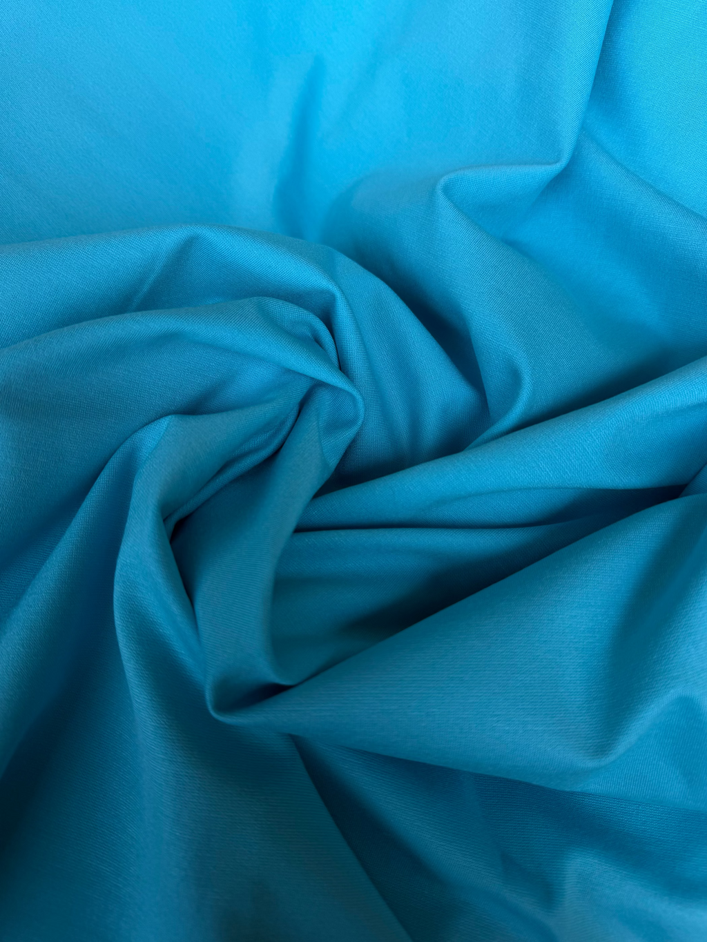 Tessuto Punto Milano celeste, jersey strutturato elasticizzato perfetto per abbigliamento elegante e sportivo