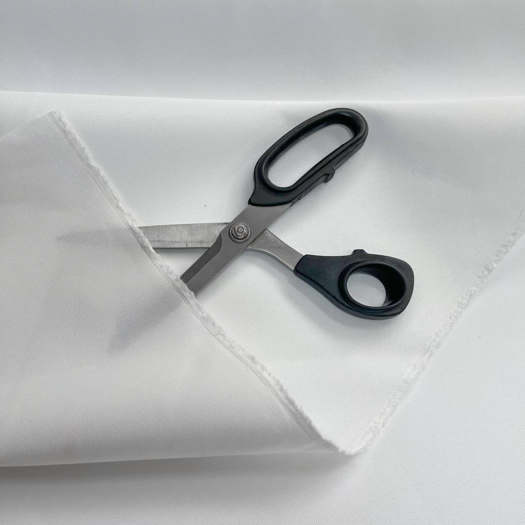 Dettaglio tessuto idrorepellente per gazebo bianco, trama resinata resistente all’umidità e alle intemperie