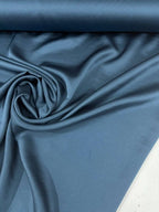 Tessuto satin raso manoseta, fluido e luminoso, ideale per abiti eleganti e capi sartoriali